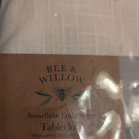 Bee and Willow Snowflake Embroidery Tablecloth 60 x 84 Oblong/Oval tables - Picture 7 of 7